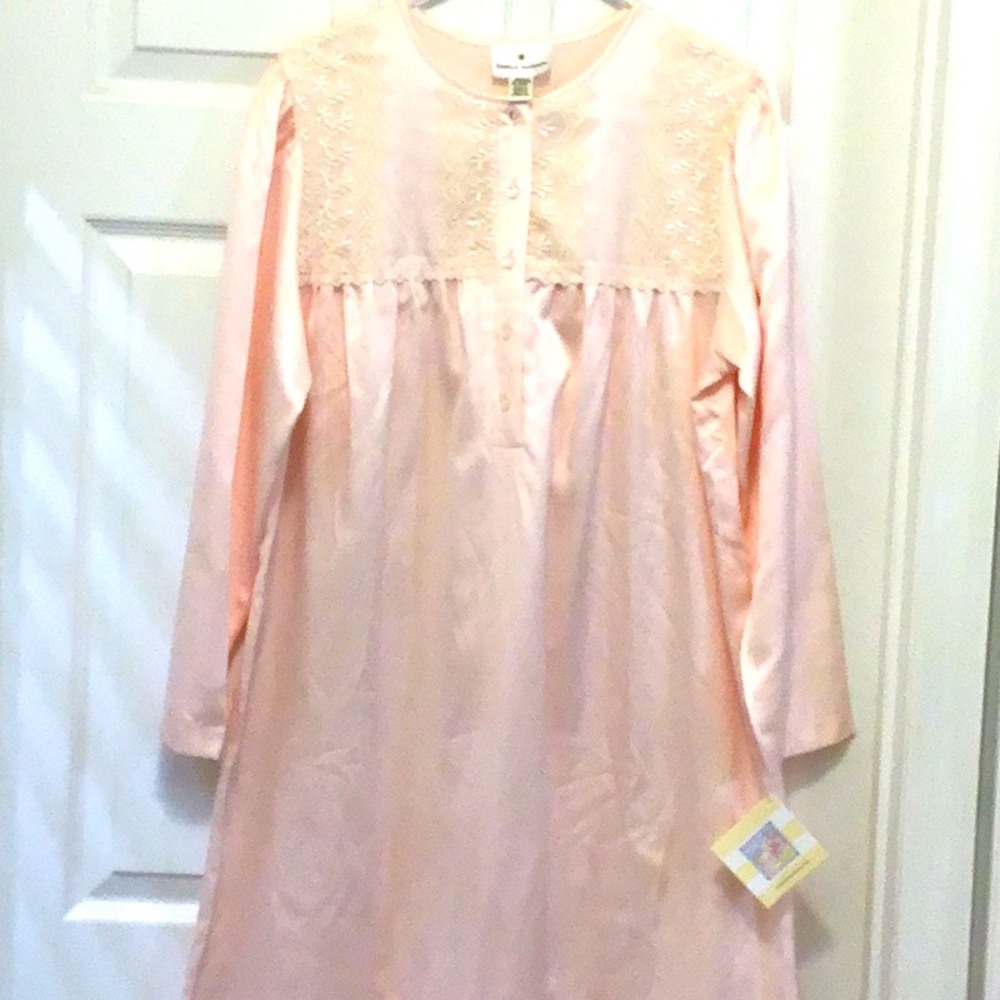 NWT Carole Hochman Housecoat or nightgown